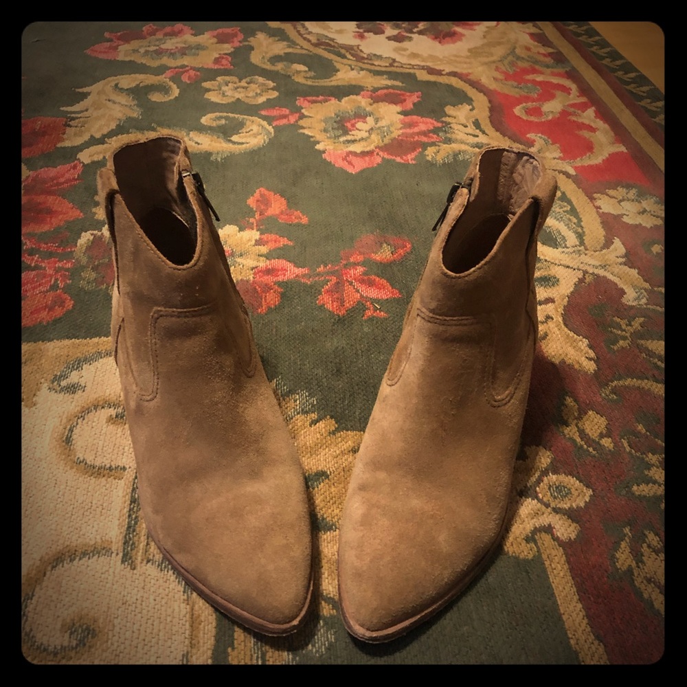 Sued ankle boots